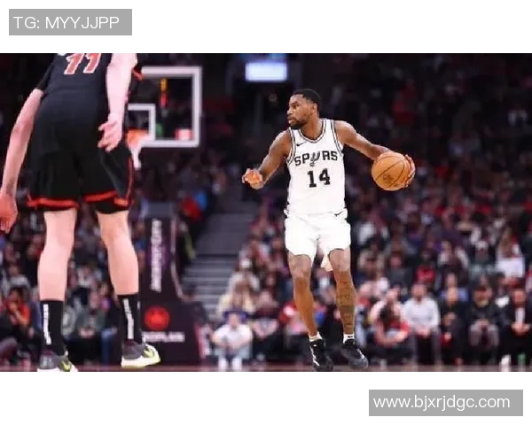 笑点满满的球场奇才：那些既踢球又逗乐的足球幽默明星