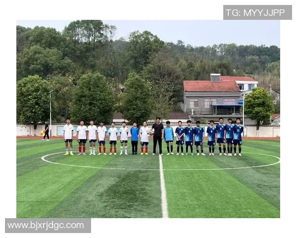 足球传奇在绿茵场上书写诗篇 球星们的名字如星辰闪耀历史